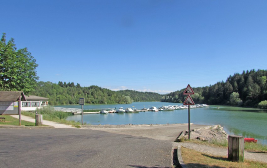 PORT de LA SAISSE avec la capitainerie